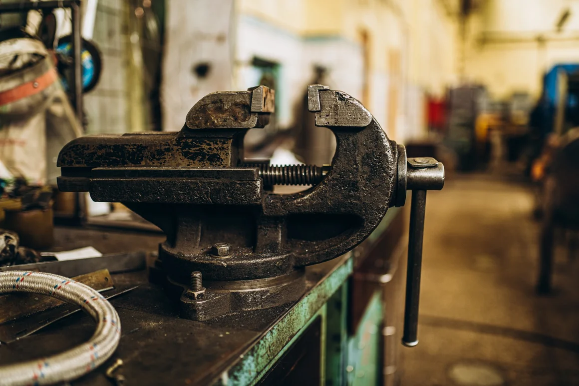 Schraubstock in Werkstatt